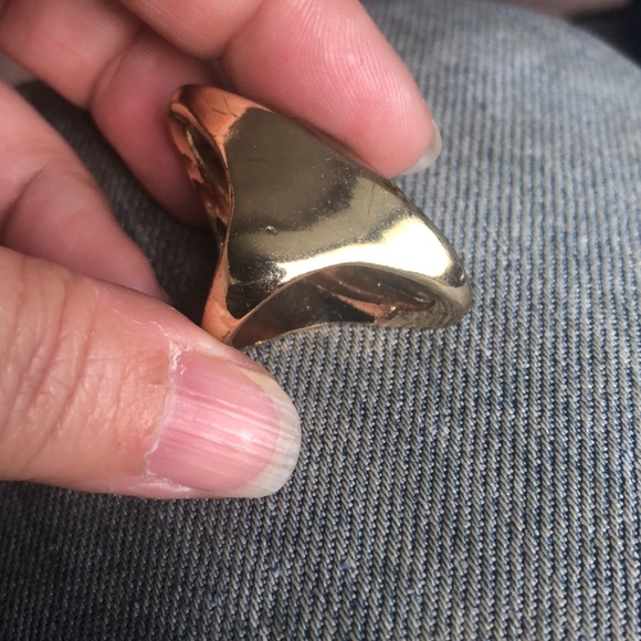 Vintage mother of Pearl-look large stone ring. - Picture 3 of 5